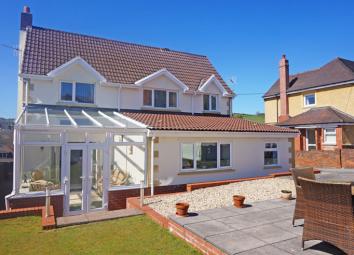 Detached house For Sale in Hengoed