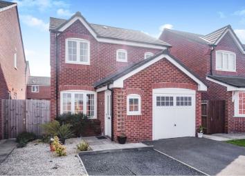 Detached house For Sale in Newark