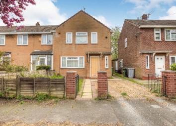 Terraced house For Sale in Sale