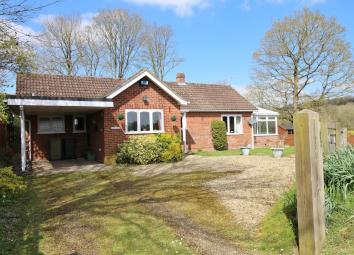 Detached bungalow For Sale in Hungerford