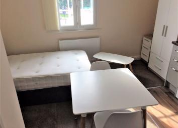 Studio To Rent in Wakefield