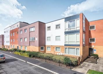 Flat To Rent in Salford