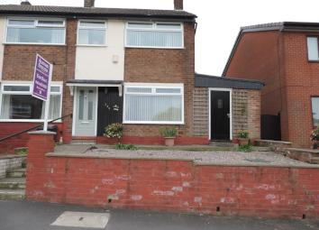 Town house For Sale in Oldham