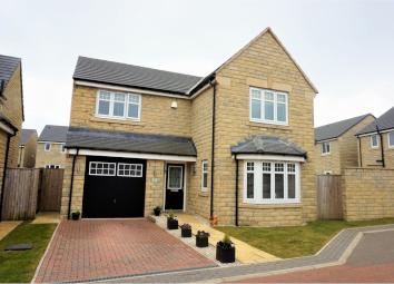 Detached house For Sale in Elland