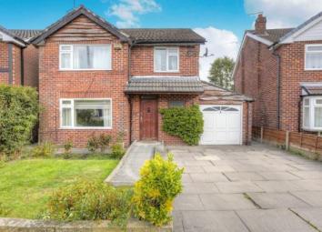 Detached house For Sale in Cheadle