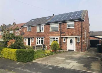 Semi-detached house To Rent in Cheadle