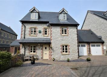 Detached house For Sale in Holywell