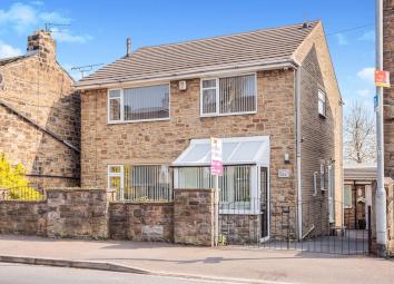 Detached house For Sale in Dewsbury