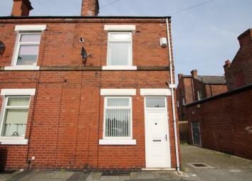 End terrace house To Rent in Wakefield