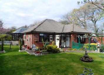 Detached bungalow For Sale in Poulton-Le-Fylde