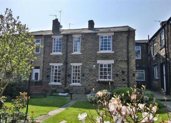 Terraced house For Sale in Littleborough