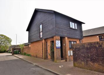 Detached house For Sale in Pontyclun