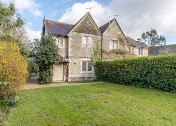 2 Bedroom Semi-detached house to rent