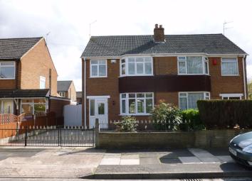 Semi-detached house To Rent in Sale