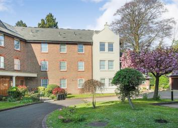 Flat For Sale in East Grinstead