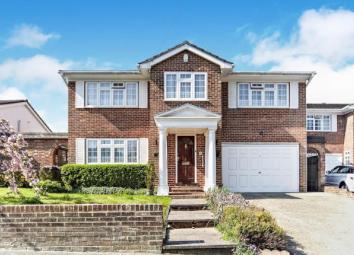 Detached house For Sale in South Croydon