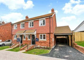Semi-detached house For Sale in Alton