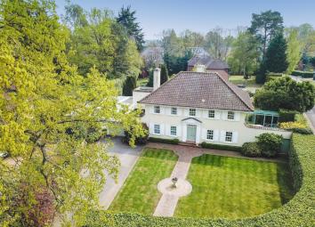 Detached house For Sale in Walton-on-Thames