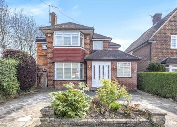 Detached house For Sale in Edgware