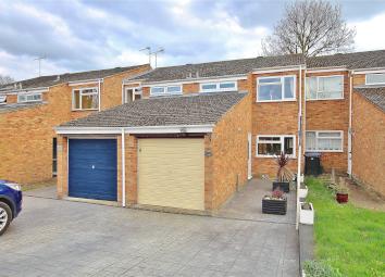Terraced house For Sale in Woking