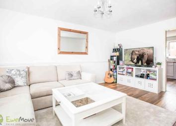 End terrace house For Sale in Luton