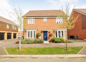 Detached house For Sale in Leighton Buzzard
