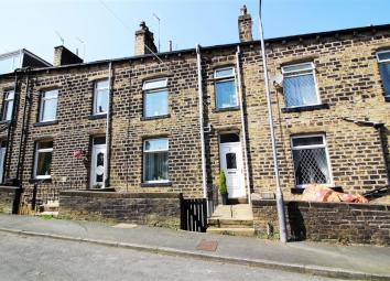 Terraced house For Sale in Sowerby Bridge