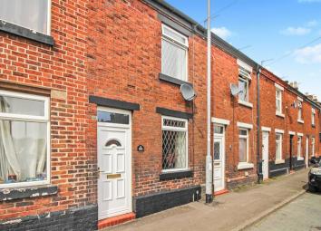 Terraced house For Sale in Leek