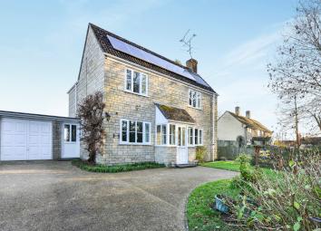 Detached house For Sale in Gillingham