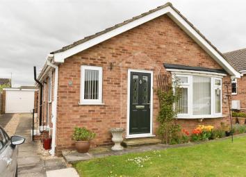 Detached bungalow To Rent in York