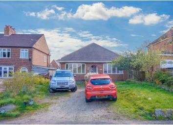 Detached bungalow For Sale in Swadlincote