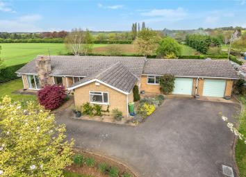 Bungalow For Sale in Gainsborough