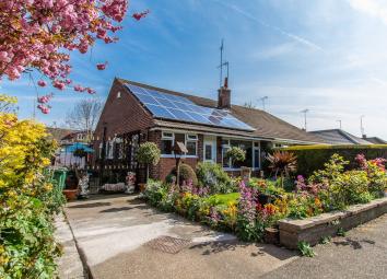 Semi-detached bungalow For Sale in Leicester