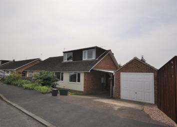 Semi-detached bungalow For Sale in Gloucester