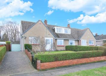 Semi-detached bungalow For Sale in Edinburgh