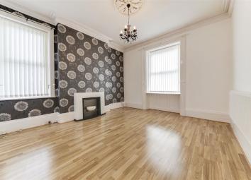 Terraced house To Rent in Bacup