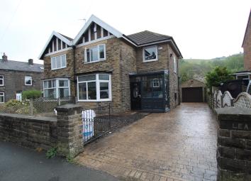 Semi-detached house To Rent in Todmorden