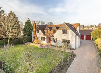 Detached house For Sale in Ilkley