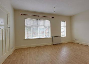 Flat To Rent in Newark