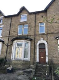 Studio To Rent in Bradford