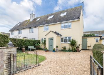 4 Bedroom Semi-detached house for sale