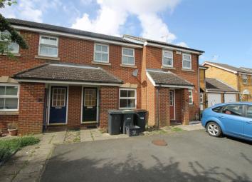 Terraced house To Rent in Luton