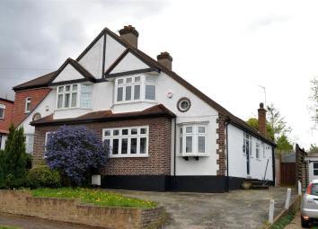 Semi-detached house For Sale in Worcester Park