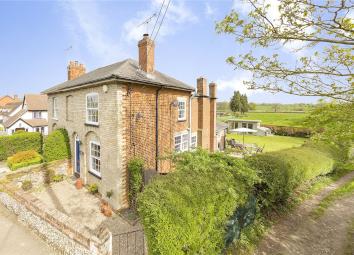 Detached house For Sale in Chelmsford