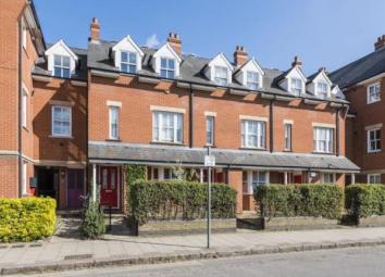 Terraced house For Sale in Cambridge