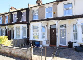 Terraced house For Sale in Ilford