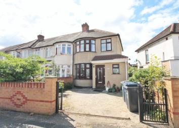 End terrace house To Rent in Southall