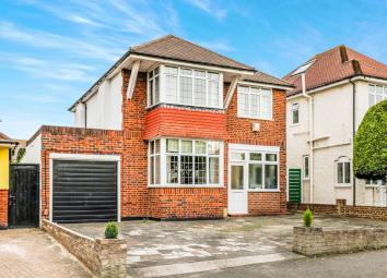 Detached house For Sale in Sutton