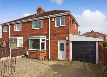 Semi-detached house To Rent in Pontefract