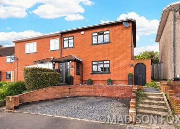 Semi-detached house For Sale in Chigwell